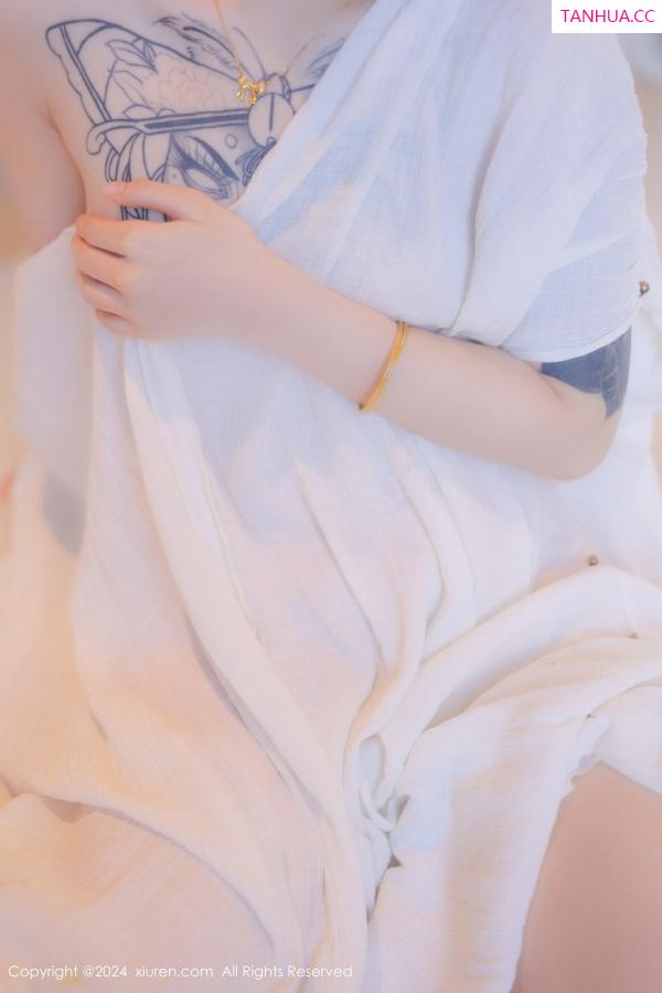   [XiuRen]高清写真图 2024.07.11 No.8842 夏竹 性感美腿第63张图片